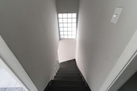 Casa para alugar com 140m², 2 quartos e sem vagaEscada