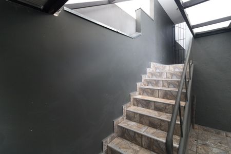 Casa para alugar com 140m², 2 quartos e sem vagaEscada