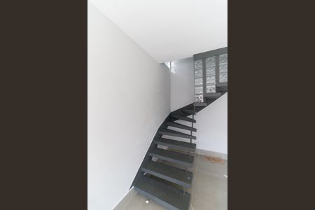 Casa para alugar com 140m², 2 quartos e sem vagaEscada