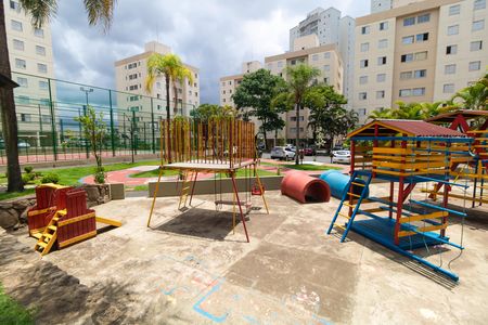 Apartamento para alugar com 60m², 2 quartos e 1 vaga Apartamento para alugar com 60m², 2 quartos e 1 vagaÁrea comum - Playground