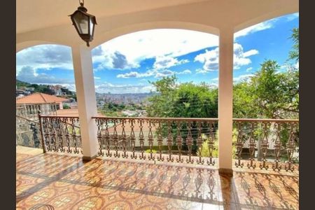 Casa à venda com 520m², 5 quartos e 4 vagas