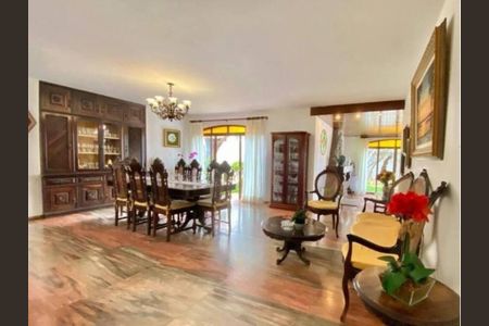 Casa à venda com 520m², 5 quartos e 4 vagas