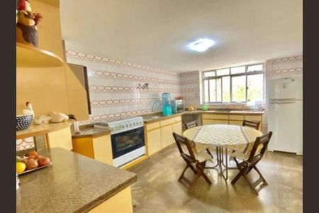 Casa à venda com 520m², 5 quartos e 4 vagas