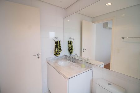 Apartamento à venda com 205m², 4 quartos e 4 vagasBANHEIRO DA SUÍTE 2