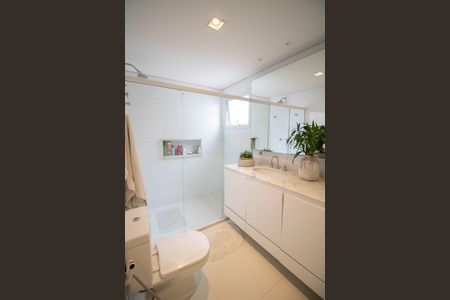Apartamento à venda com 205m², 4 quartos e 4 vagasBANHEIRO DA SUÍTE 1