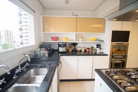 Apartamento à venda com 205m², 4 quartos e 4 vagasCOZINHA