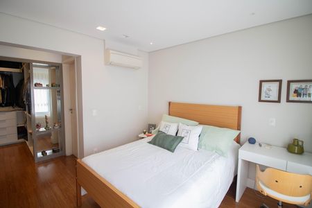 Apartamento à venda com 205m², 4 quartos e 4 vagasSUÍTE 1