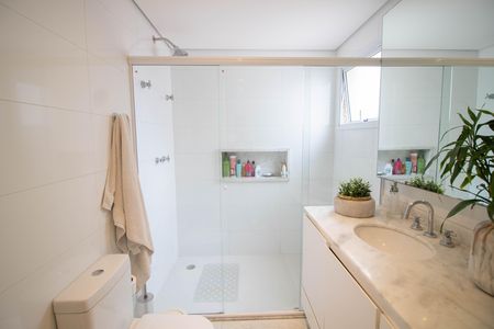 Apartamento à venda com 205m², 4 quartos e 4 vagasBANHEIRO DA SUÍTE 1