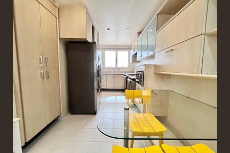 Apartamento à venda com 156m², 3 quartos e 3 vagas