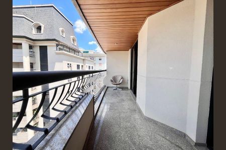 Apartamento à venda com 156m², 3 quartos e 3 vagas