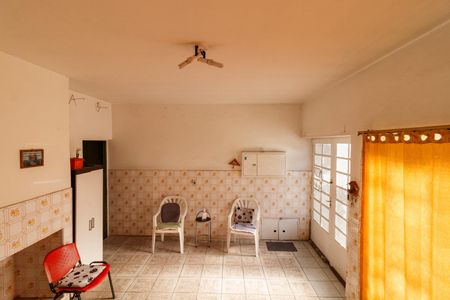 Casa à venda com 184m², 4 quartos e 2 vagas Casa à venda com 184m², 4 quartos e 2 vagasGaragem