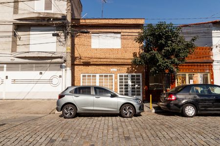 Casa à venda com 184m², 4 quartos e 2 vagas Casa à venda com 184m², 4 quartos e 2 vagasFachada