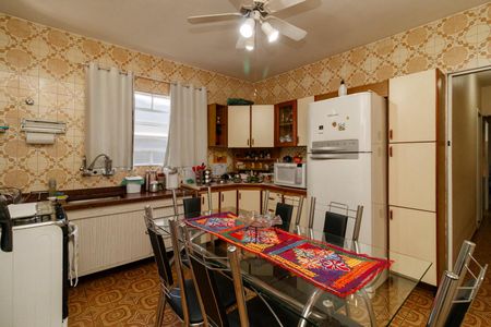 Casa à venda com 184m², 4 quartos e 2 vagas Casa à venda com 184m², 4 quartos e 2 vagasCozinha