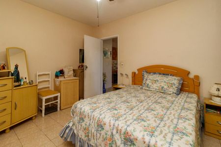 Casa à venda com 184m², 4 quartos e 2 vagas Casa à venda com 184m², 4 quartos e 2 vagasQuarto