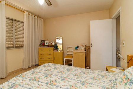 Casa à venda com 184m², 4 quartos e 2 vagas Casa à venda com 184m², 4 quartos e 2 vagasQuarto