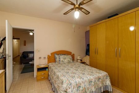 Casa à venda com 184m², 4 quartos e 2 vagas Casa à venda com 184m², 4 quartos e 2 vagasQuarto