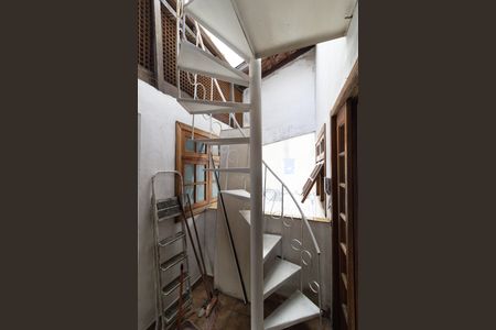 Casa para alugar com 130m², 1 quarto e sem vaga Casa para alugar com 130m², 1 quarto e sem vagaEscada