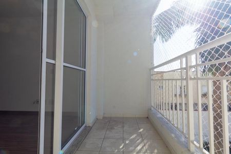 Apartamento à venda com 72m², 3 quartos e 1 vaga Apartamento à venda com 72m², 3 quartos e 1 vagaVaranda