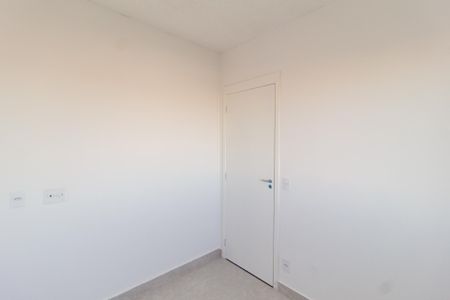 Quarto 2 de apartamento para alugar com 2 quartos, 42m² em Vila Sul Americana, Carapicuíba