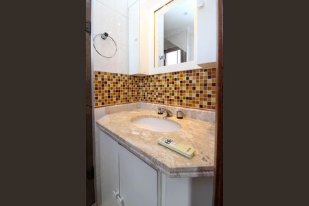 Apartamento à venda com 77m², 3 quartos e 1 vaga Apartamento à venda com 77m², 3 quartos e 1 vagaBanheiro Suíte