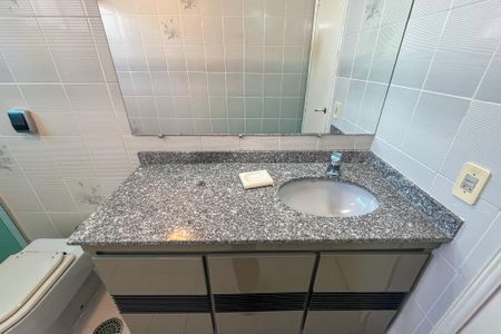Apartamento à venda com 204m², 4 quartos e 2 vagas Apartamento à venda com 204m², 4 quartos e 2 vagasBanheiro Social