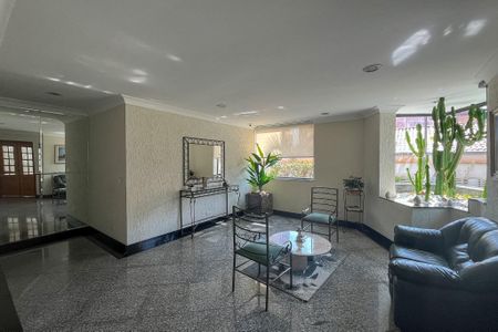 Apartamento à venda com 204m², 4 quartos e 2 vagas Apartamento à venda com 204m², 4 quartos e 2 vagasHall social