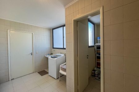Apartamento à venda com 204m², 4 quartos e 2 vagas Apartamento à venda com 204m², 4 quartos e 2 vagasÁrea de Serviço