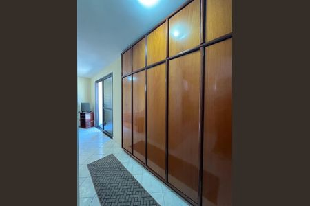 Apartamento à venda com 204m², 4 quartos e 2 vagas Apartamento à venda com 204m², 4 quartos e 2 vagasCloset da suíte