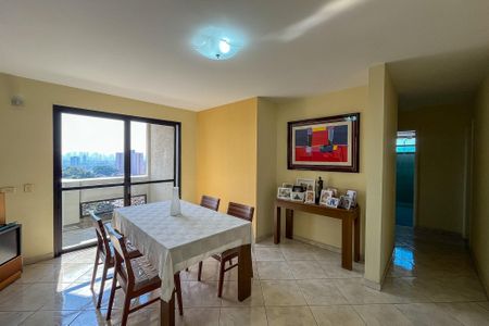 Apartamento à venda com 204m², 4 quartos e 2 vagas Apartamento à venda com 204m², 4 quartos e 2 vagasSala de Jantar