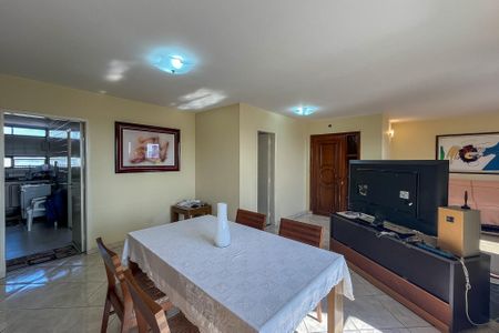 Apartamento à venda com 204m², 4 quartos e 2 vagas Apartamento à venda com 204m², 4 quartos e 2 vagasSala de Jantar