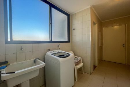 Apartamento à venda com 204m², 4 quartos e 2 vagas Apartamento à venda com 204m², 4 quartos e 2 vagasÁrea de Serviço
