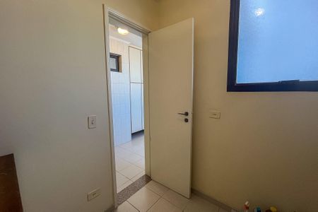 Apartamento à venda com 204m², 4 quartos e 2 vagas Apartamento à venda com 204m², 4 quartos e 2 vagasQuarto de Serviço