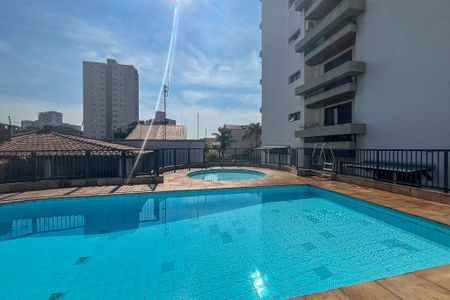 Apartamento à venda com 204m², 4 quartos e 2 vagas Apartamento à venda com 204m², 4 quartos e 2 vagasPiscina