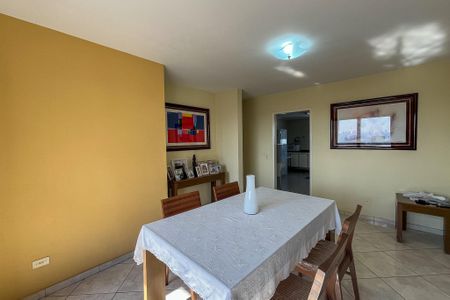 Apartamento à venda com 204m², 4 quartos e 2 vagas Apartamento à venda com 204m², 4 quartos e 2 vagasSala de Jantar
