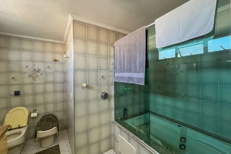 Apartamento à venda com 204m², 4 quartos e 2 vagas Apartamento à venda com 204m², 4 quartos e 2 vagasBanheiro da Suíte