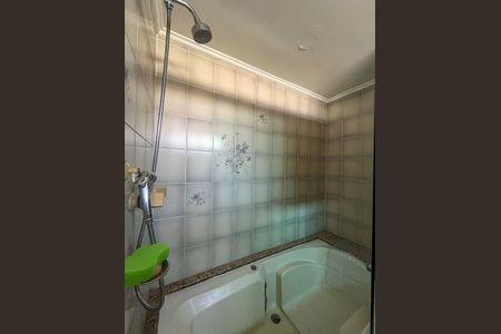 Apartamento à venda com 204m², 4 quartos e 2 vagas Apartamento à venda com 204m², 4 quartos e 2 vagasBanheiro da Suíte
