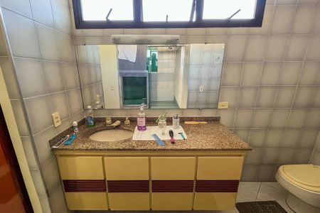 Apartamento à venda com 204m², 4 quartos e 2 vagas Apartamento à venda com 204m², 4 quartos e 2 vagasBanheiro da Suíte