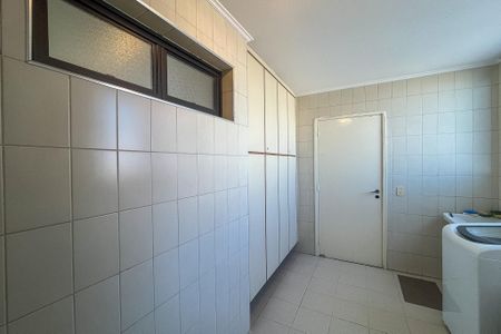 Apartamento à venda com 204m², 4 quartos e 2 vagas Apartamento à venda com 204m², 4 quartos e 2 vagasÁrea de Serviço