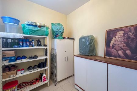 Apartamento à venda com 204m², 4 quartos e 2 vagas Apartamento à venda com 204m², 4 quartos e 2 vagasQuarto de Serviço