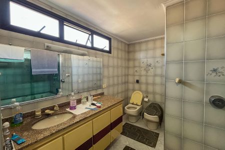 Apartamento à venda com 204m², 4 quartos e 2 vagas Apartamento à venda com 204m², 4 quartos e 2 vagasBanheiro da Suíte