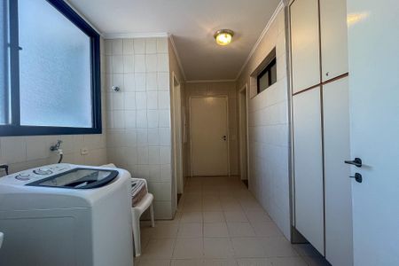 Apartamento à venda com 204m², 4 quartos e 2 vagas Apartamento à venda com 204m², 4 quartos e 2 vagasÁrea de Serviço
