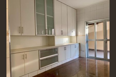 Casa para alugar com 450m², 4 quartos e 8 vagas