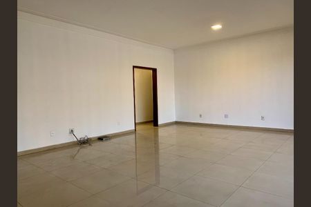 Casa para alugar com 450m², 4 quartos e 8 vagas
