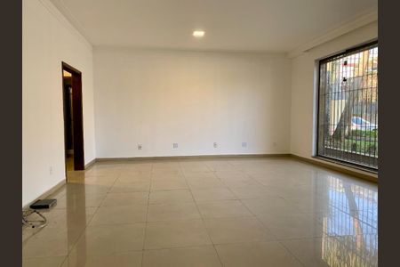 Casa para alugar com 450m², 4 quartos e 8 vagas