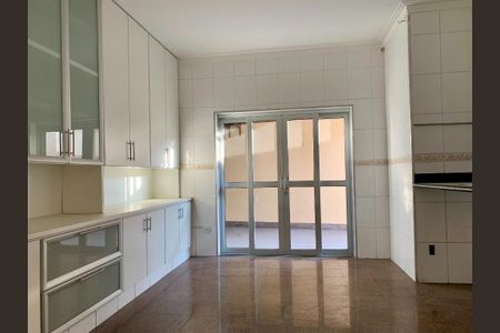 Casa para alugar com 450m², 4 quartos e 8 vagas