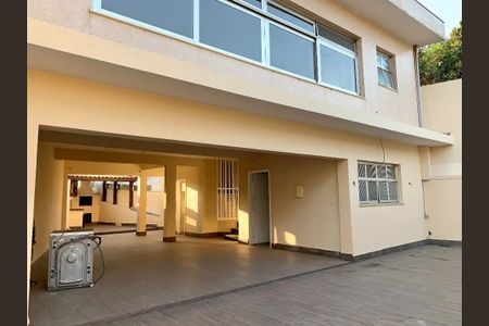 Casa para alugar com 450m², 4 quartos e 8 vagas