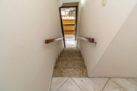 Casa para alugar com 70m², 2 quartos e sem vagaHall da entrada - Escada de acesso
