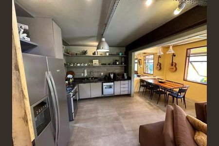 Casa à venda com 200m², 4 quartos e 2 vagas