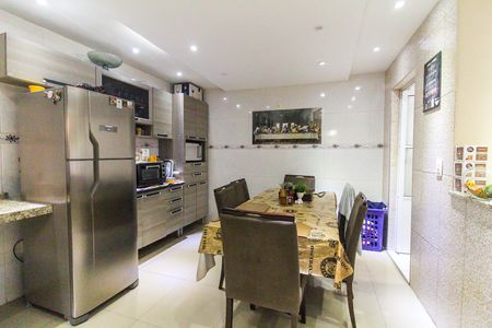 Casa à venda com 90m², 2 quartos e 2 vagas Casa à venda com 90m², 2 quartos e 2 vagasCozinha
