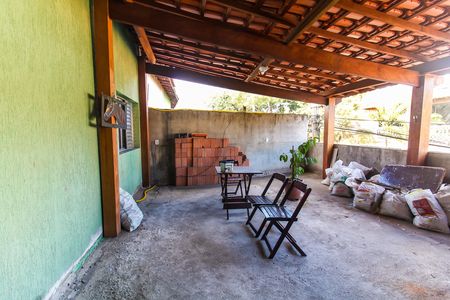 Casa à venda com 90m², 2 quartos e 2 vagas Casa à venda com 90m², 2 quartos e 2 vagasVaranda